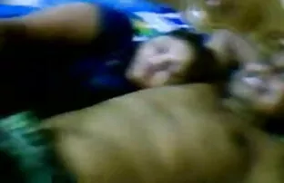 थोड़ा गीला किटी सार्वजनिक रूप से अपनी बाइक की सीट पर अपने होंठों को फैलाती इंग्लिश पिक्चर फुल सेक्सी है!