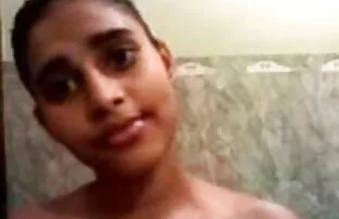 सुनहरे बालों वाली नग्न जिमनास्टिक से पता सेक्सी मूवी इंग्लिश में चलता है