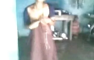 शावर-माइक डेमार्को शॉवर में दोस्त पर क्रॉल करता सेक्सी इंग्लिश मूवी फिल्म है