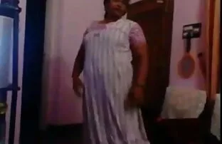 समलैंगिक हंक मुर्गा को इंग्लिश सेक्सी मूवी वीडियो पथपाकर