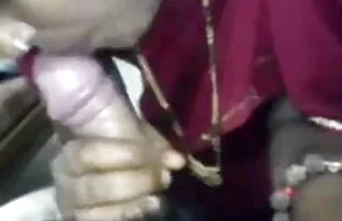 धूम्रपान और स्ट्रोक ब्लू इंग्लिश सेक्सी मूवी के साथ आबनूस कैम लड़की