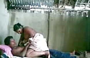असली इंग्लिश इंग्लिश सेक्स मूवी आकर्षक देता है, बालकनी पर