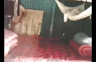 गांठदार बेब उसे पुरुषों से बंधा पसंद करती इंग्लिश ब्लू मूवी सेक्सी है