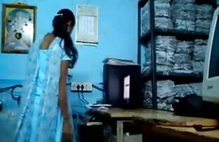 दो इंग्लिश हिंदी मूवी सेक्सी Mistresses Wading गुलाम के रूप में वह उसके लिए Masturbates