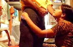 निकी इंग्लिश वीडियो सेक्सी मूवी में उसे 18 साल पुराने बिल्ली के साथ आसानी में