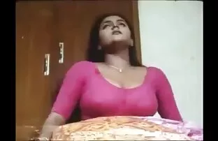 अकेले घर पर लड़कियों को लगता ब्लू इंग्लिश सेक्सी मूवी है तो सींग का बना हुआ