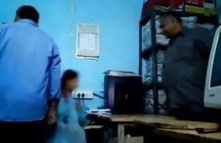 छोटे श्यामला संभोग सुख के लिए थरथानेवाला का इंग्लिश सेक्सी वीडियो फुल मूवी उपयोग करता है